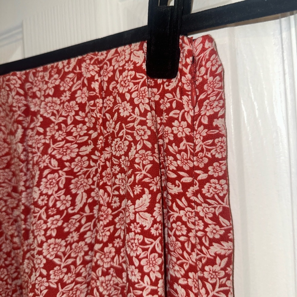 AE Floral Red Skirt - Picture 7 of 12